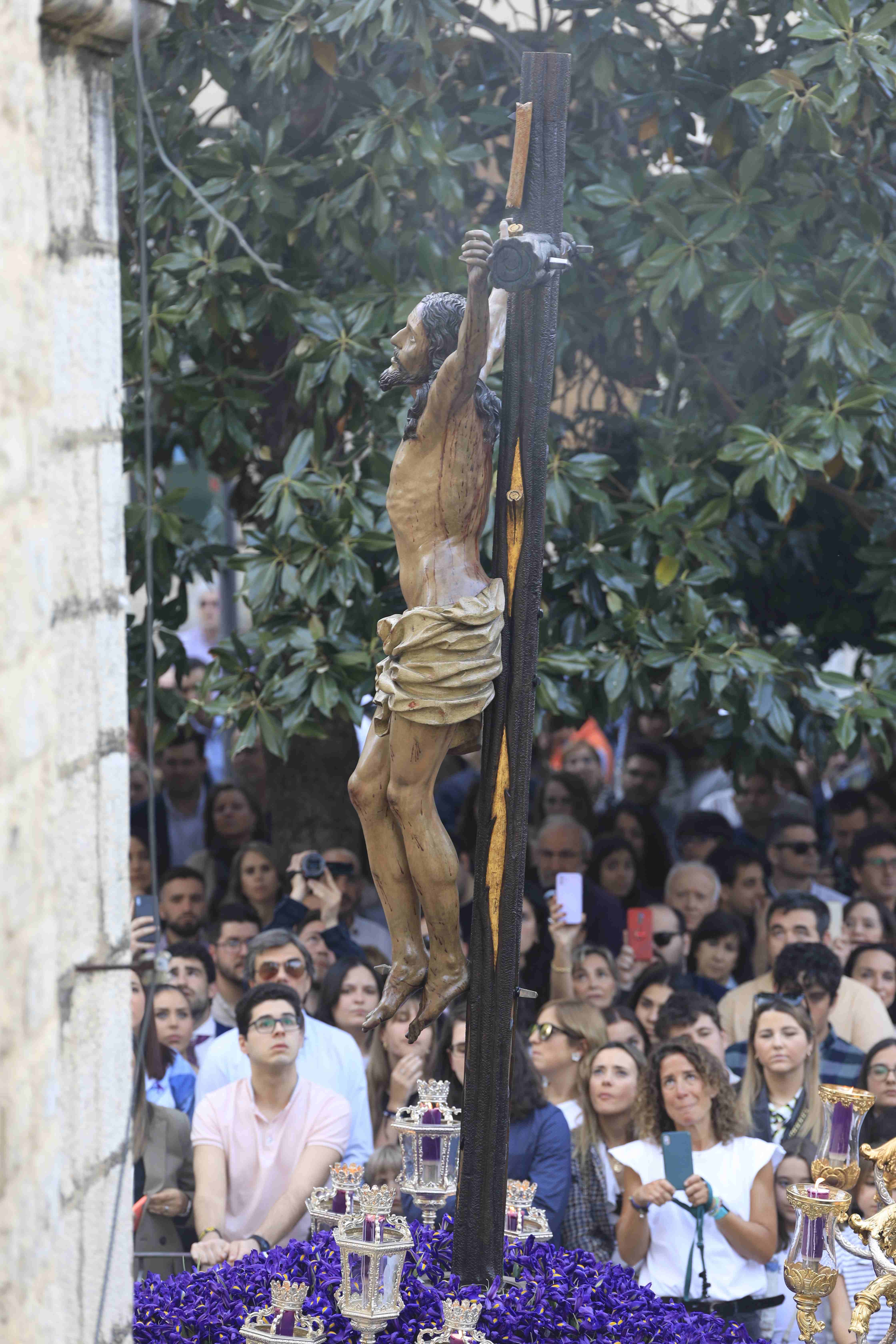 Que clamen las trompetas que el Señor ha sido crucificado