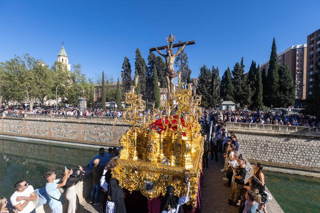 Las mejores imágenes del Viernes Santo en Granada