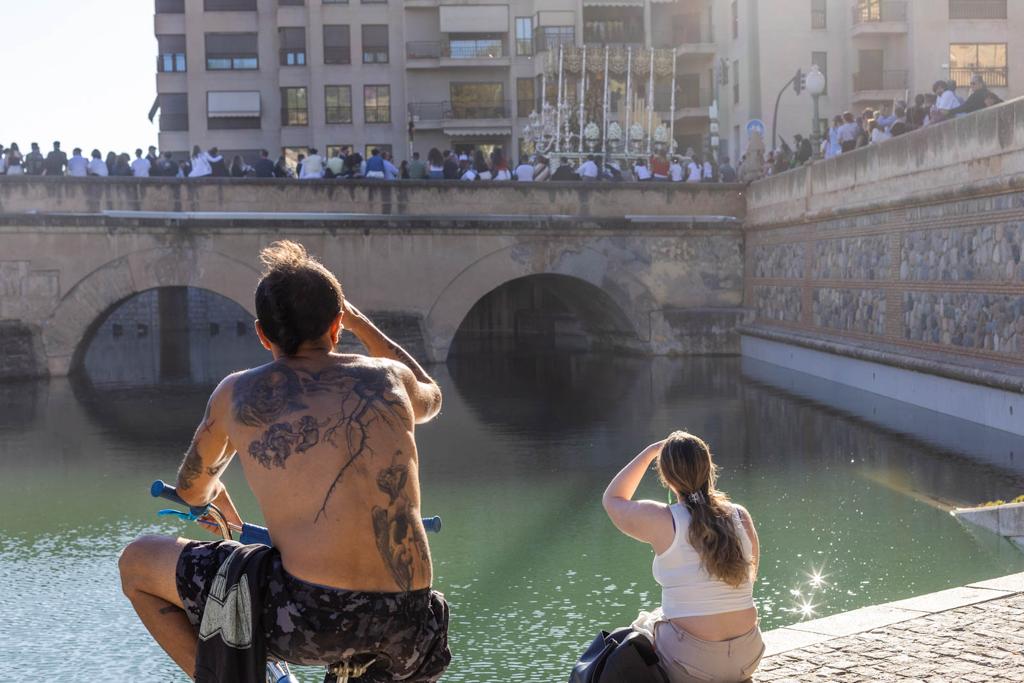 Las mejores imágenes del Viernes Santo en Granada