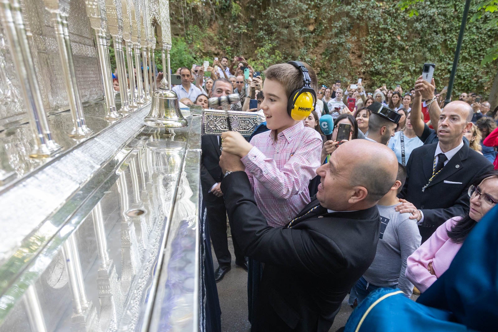 La procesión de Santa María de la Alhambra, en imágenes