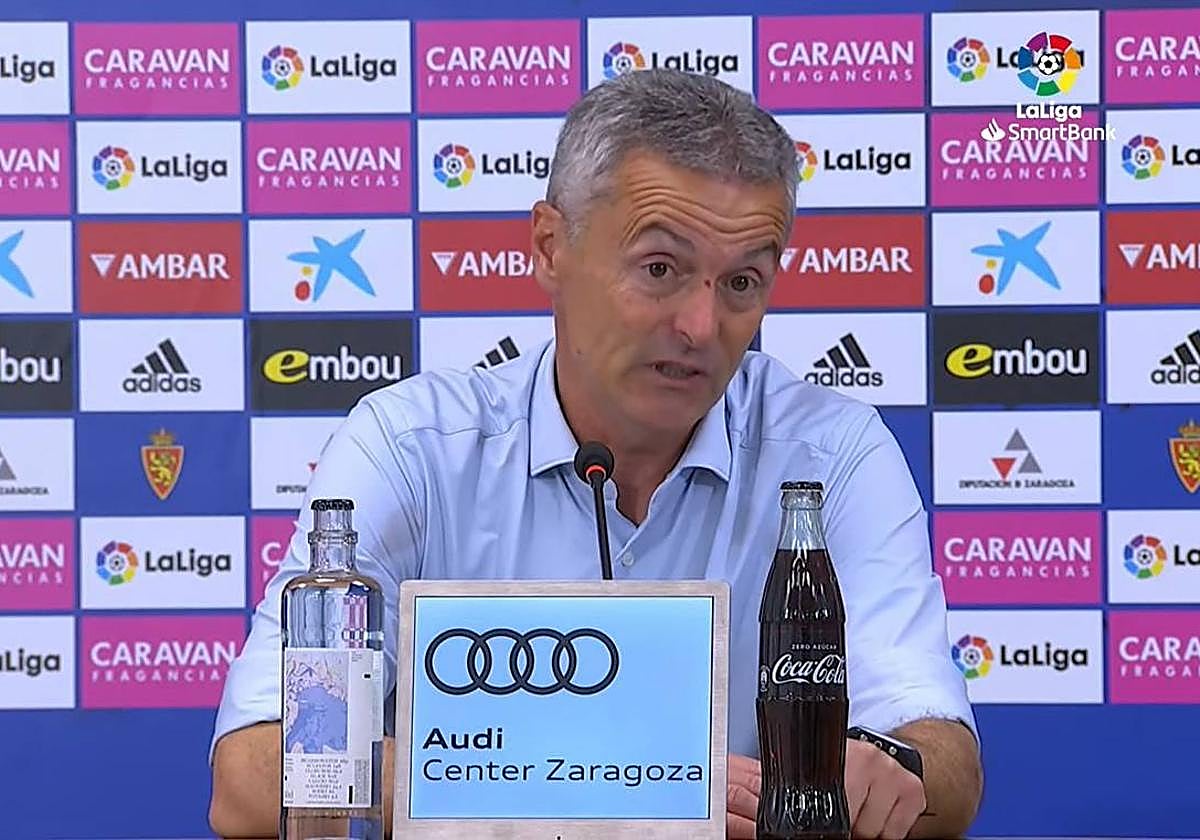 El entrenador del Zaragoza, Fran Escribá, durante su comparecencia de prensa.