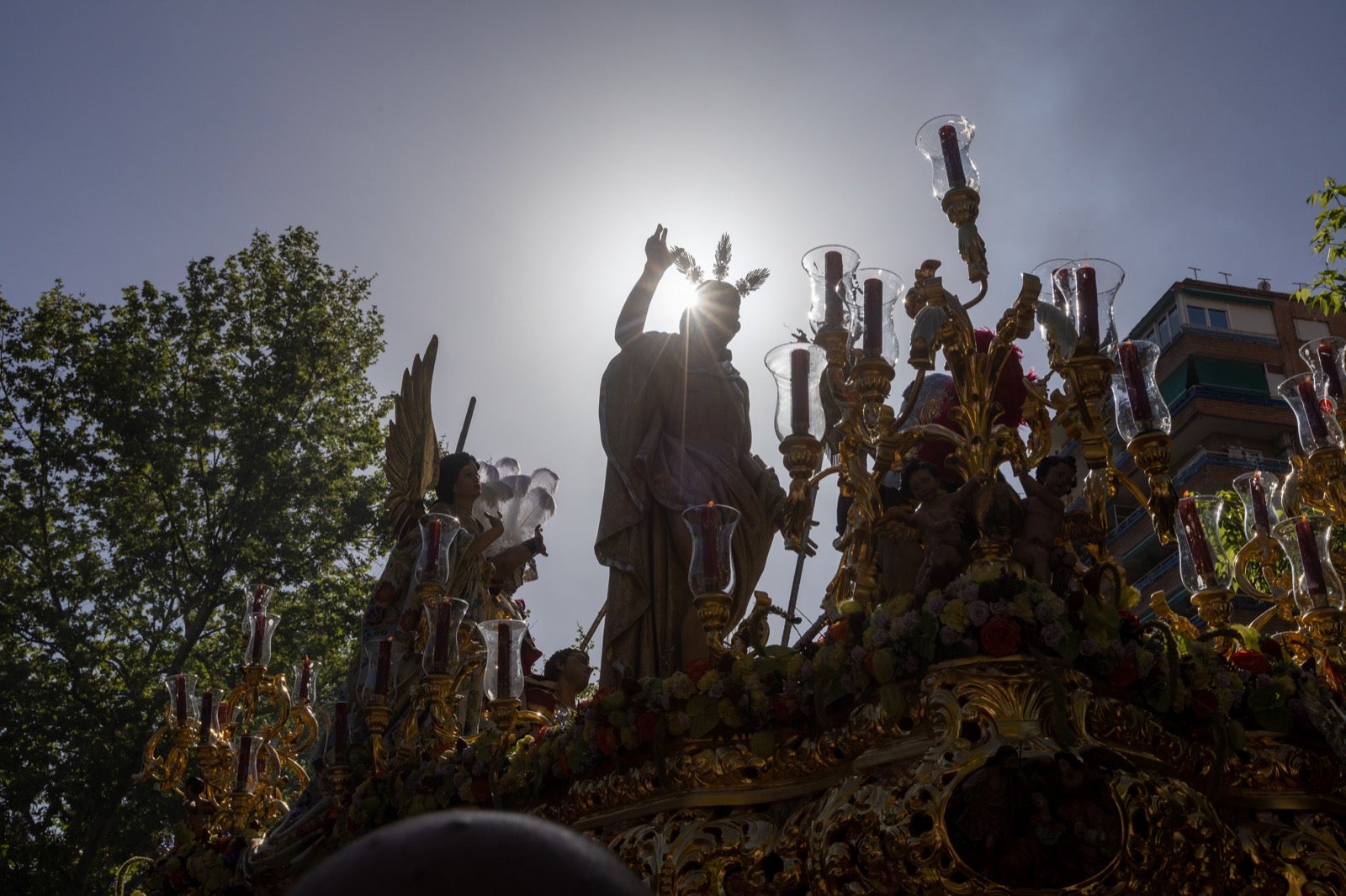 Santa María del Triunfo y la Resurrección procesionaron en el último día cofrade