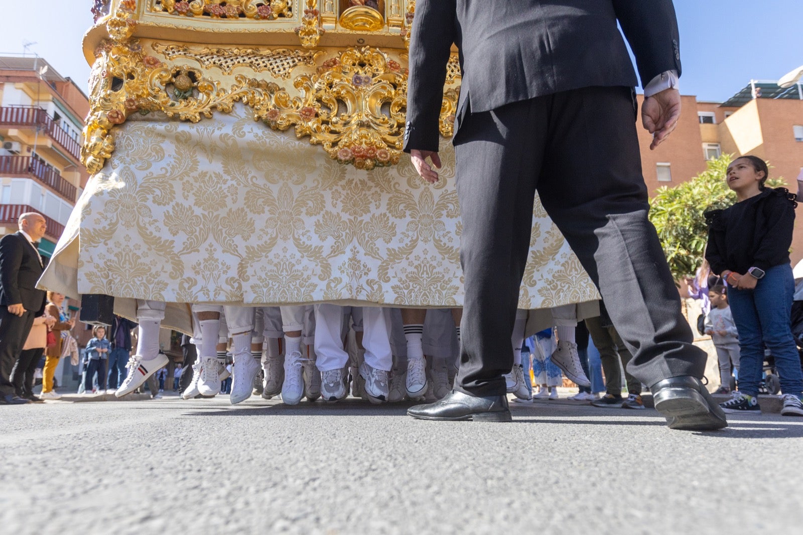 Santa María del Triunfo y la Resurrección procesionaron en el último día cofrade