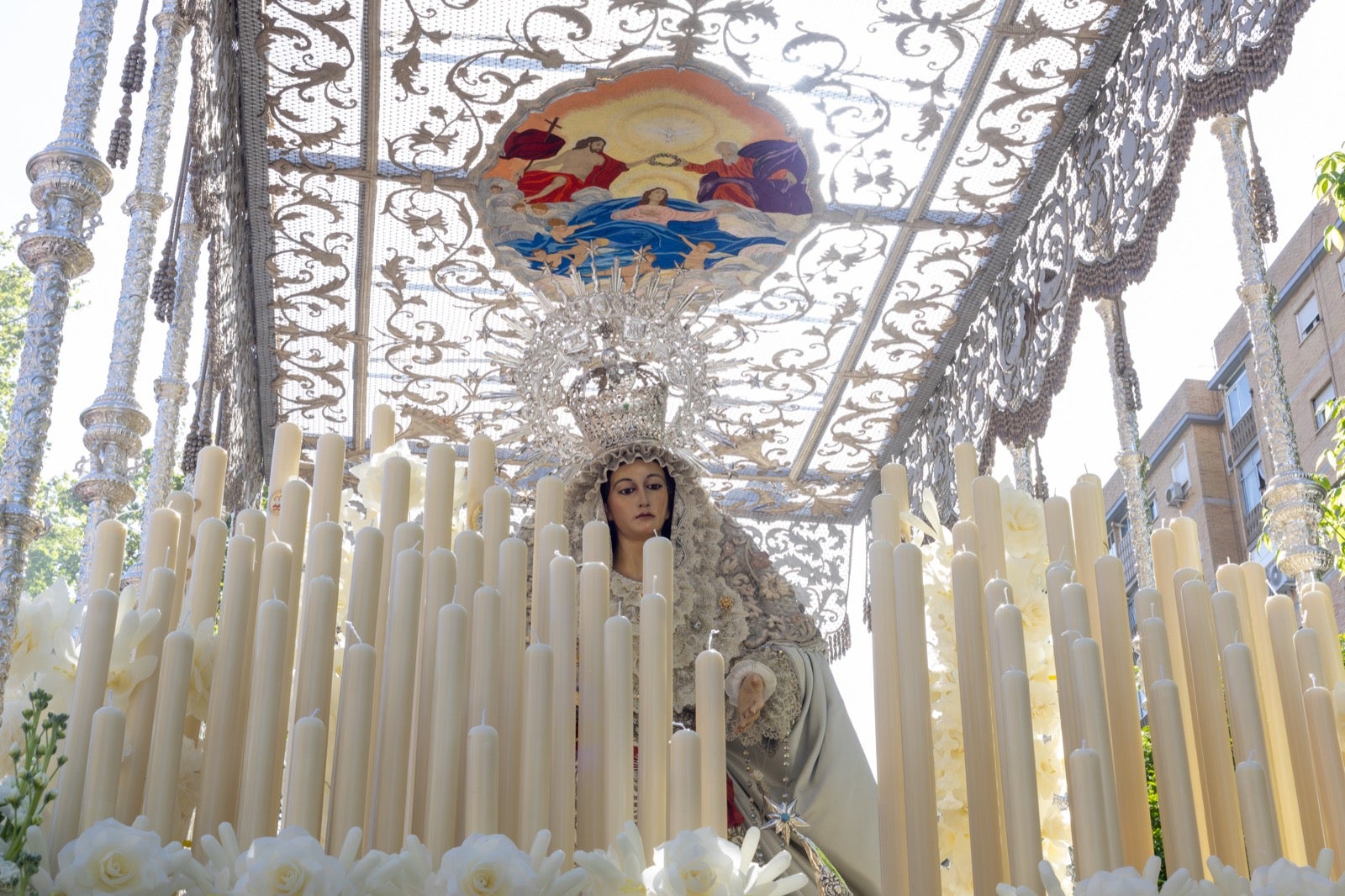 Santa María del Triunfo y la Resurrección procesionaron en el último día cofrade