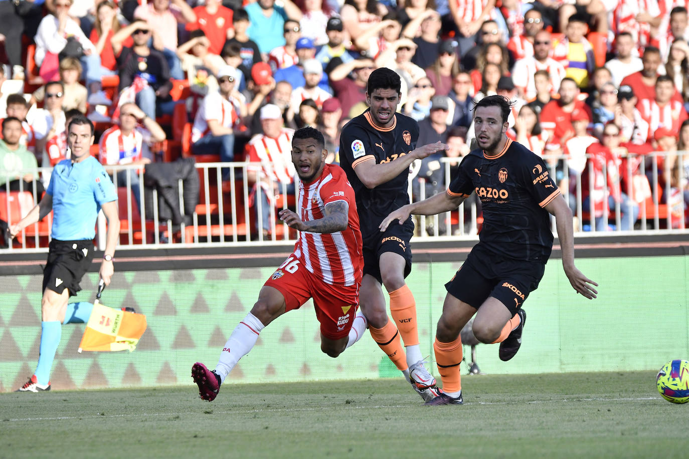 El Almería-Valencia, a pie de campo