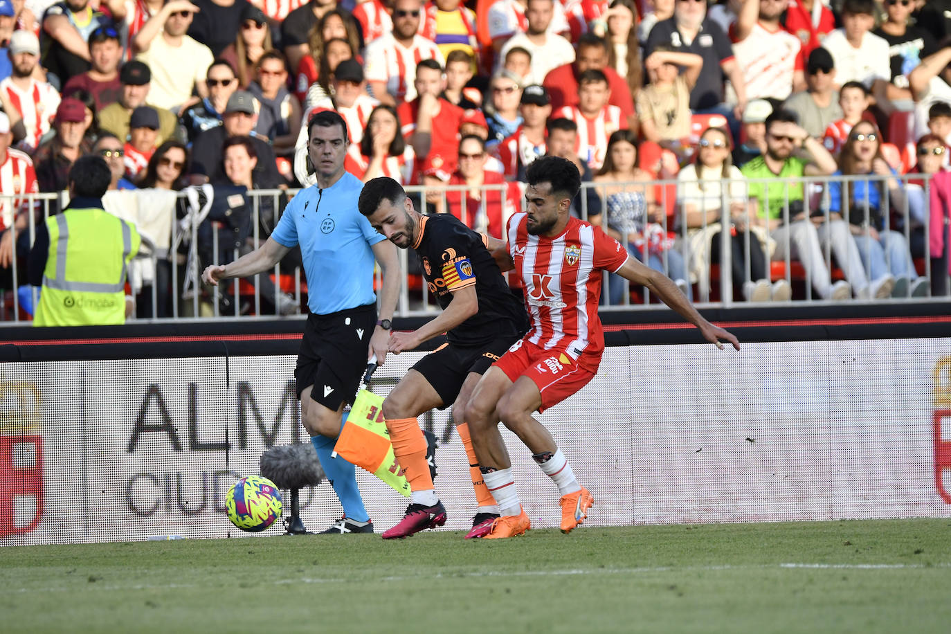 El Almería-Valencia, a pie de campo
