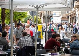 Ambiente en una terraza del centro de la ciudad de Jaén durante esta Semana Santa.