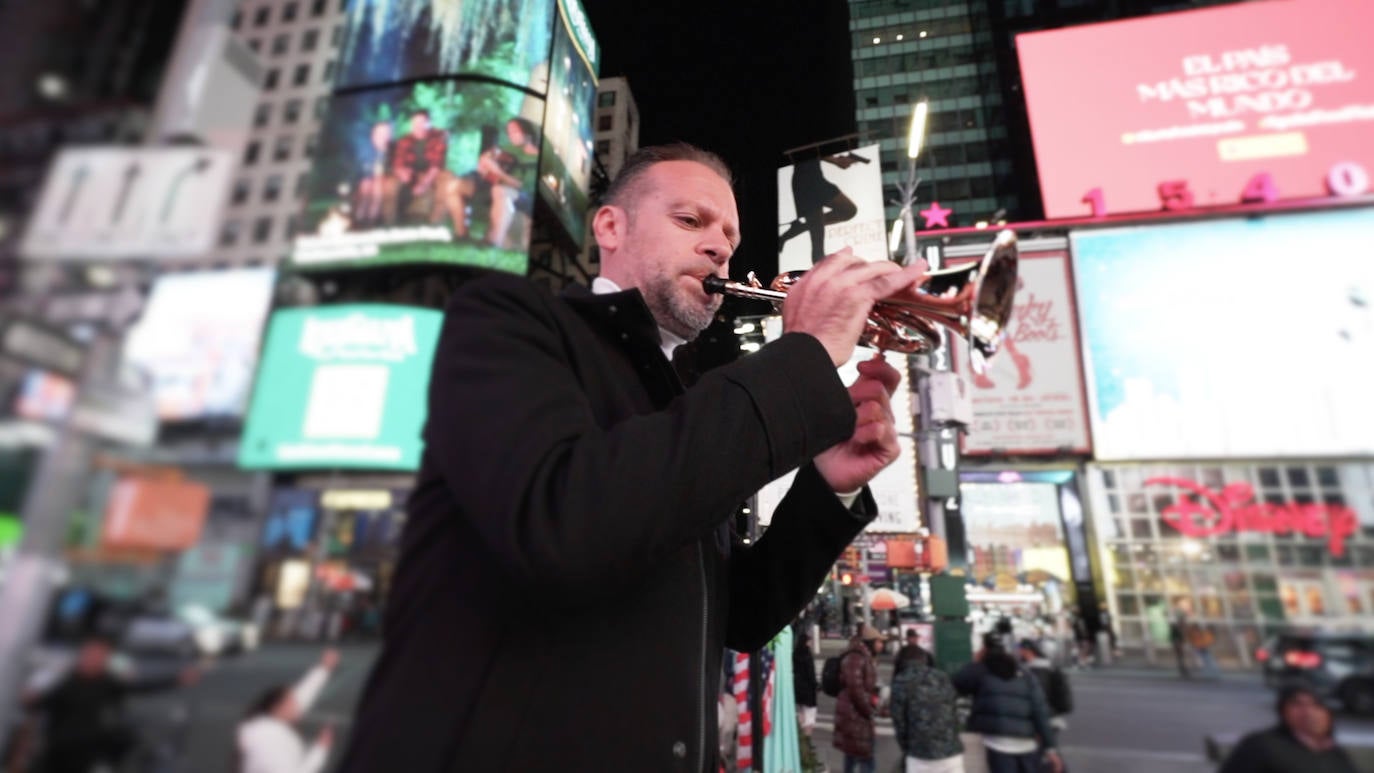 Tocando en Times Square.