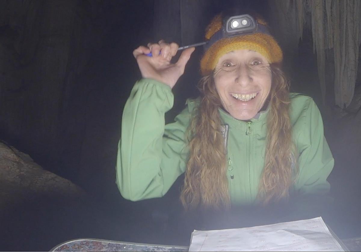 Beatriz Flamini, en el interior de la cueva de Granada donde ha pasado 500 días.