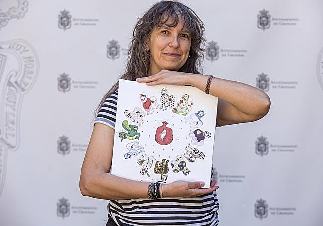 Olalla Ruiz, con su obra 'Los 12 leones de la Alhambra'.