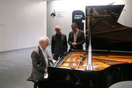 Jean-Efflam Bavouzet, al piano, Albert Attenelle y Ángel Vera.