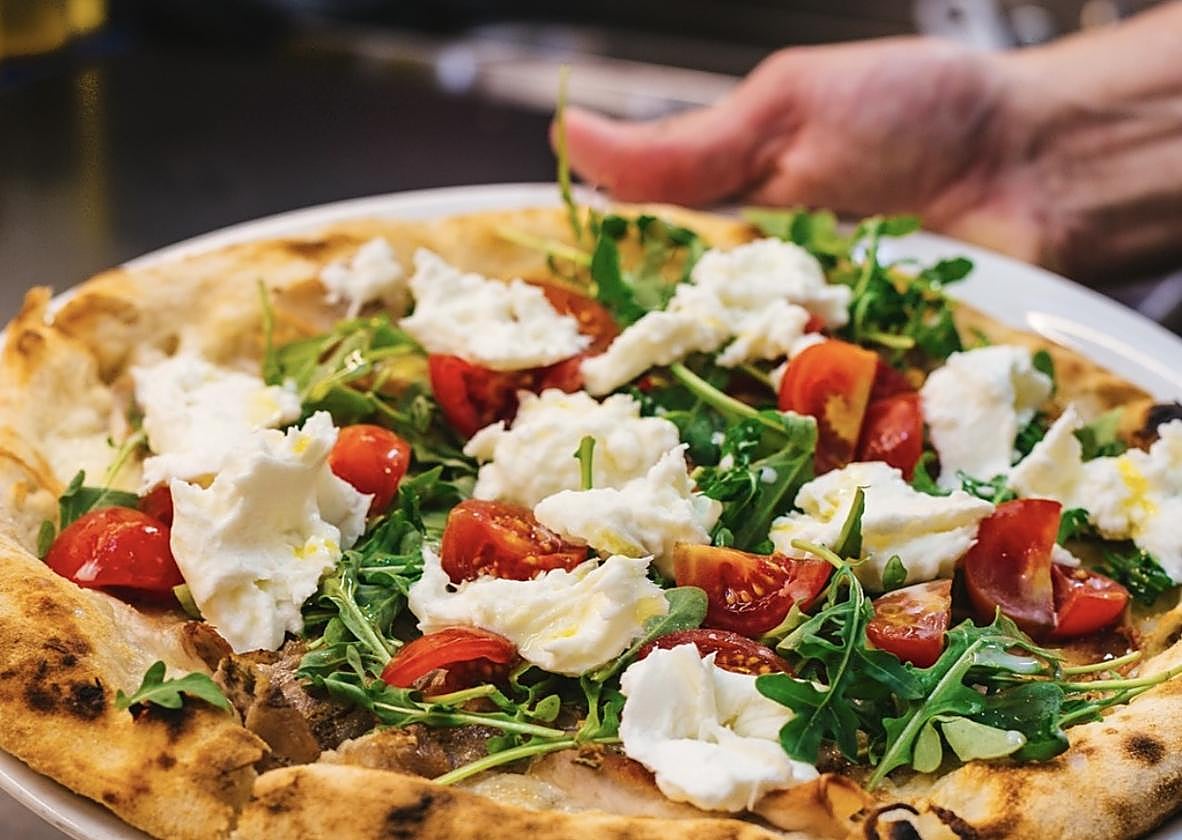 La mejor pizza margarita de Granada la hace este restaurante italiano.