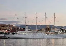 El velero de lujo Star Flyer inicia la temporada de cruceros en Almería