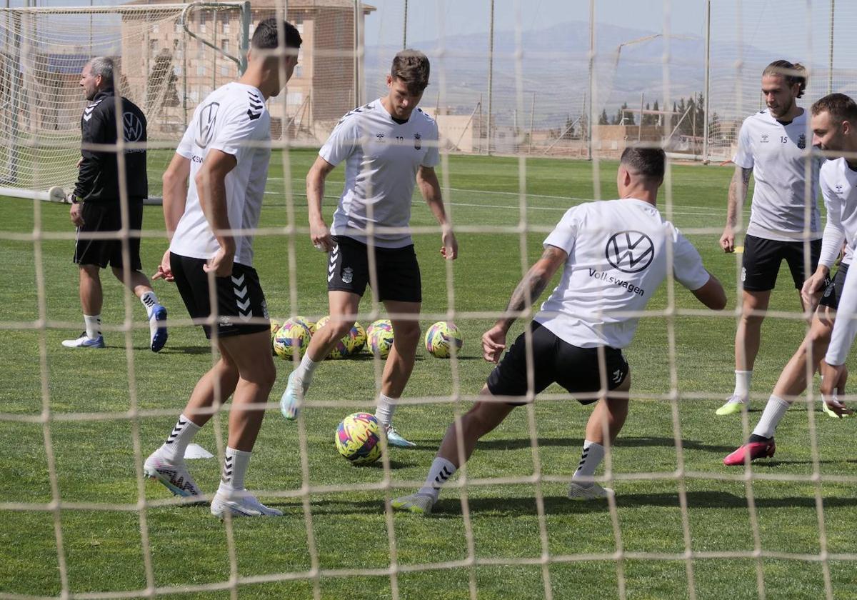 Cardona entrenando ayer en Granada.