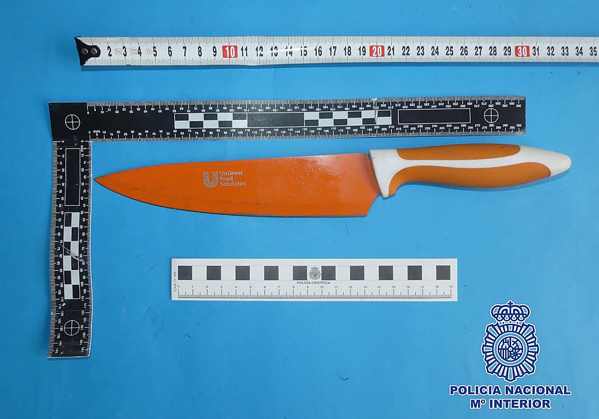 Cuchillo encontrado por la Policía Nacional.