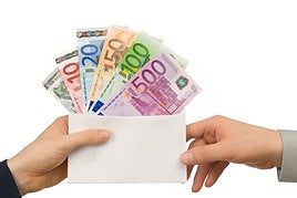 Los riesgos de guardar efectivo bajo el colchón más allá de las inspecciones de Hacienda