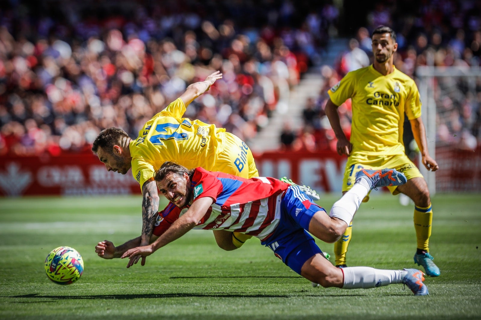 El triunfo del Granada ante Las Palmas, a ras de césped