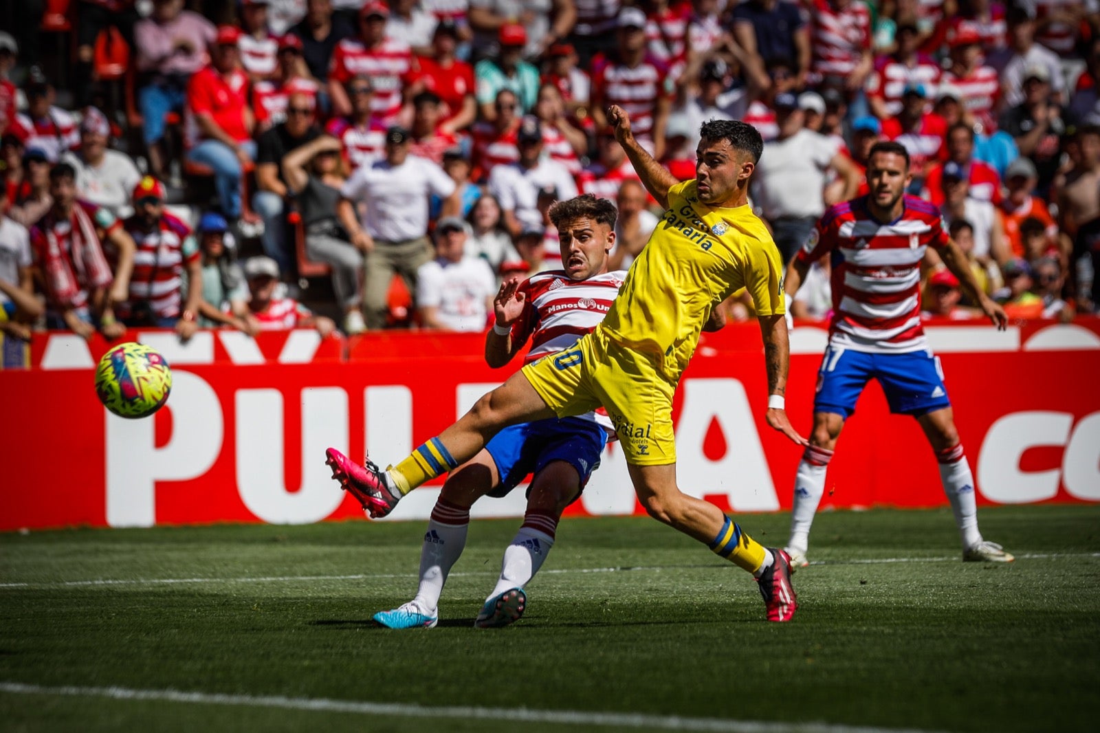 El triunfo del Granada ante Las Palmas, a ras de césped