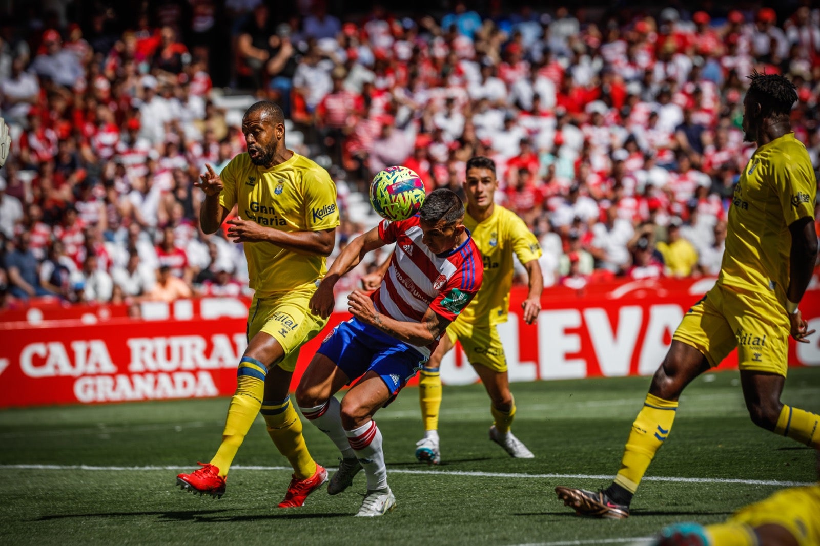 El triunfo del Granada ante Las Palmas, a ras de césped
