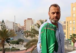 Carreño muestra una camiseta que para defenderla habrá que cumplir su particular catecismo.