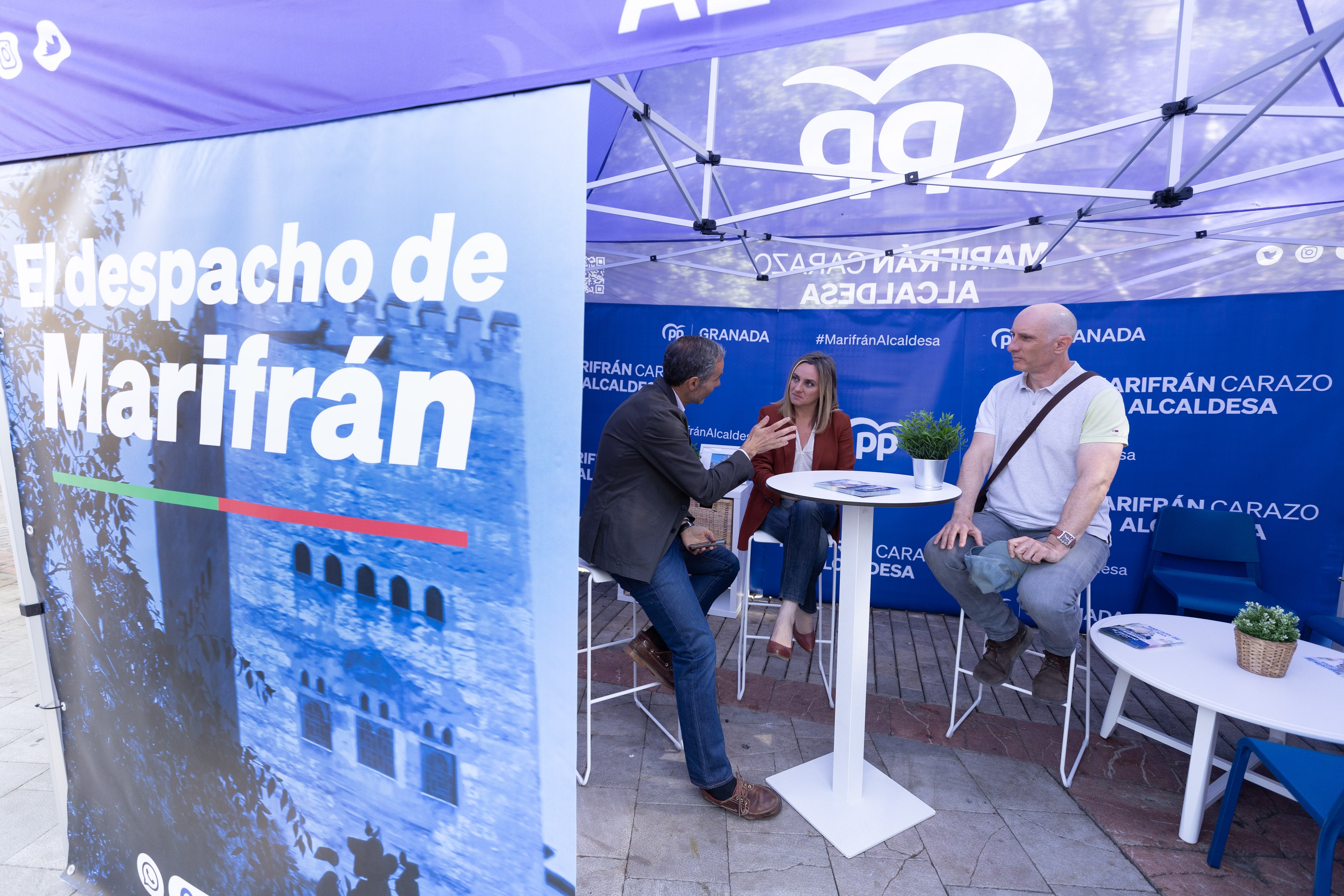 Marifrán Carazo, candidata por el PP a la alcaldía de Granada, en el set instalado en el Humilladero