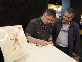 Lapido firmando discos.