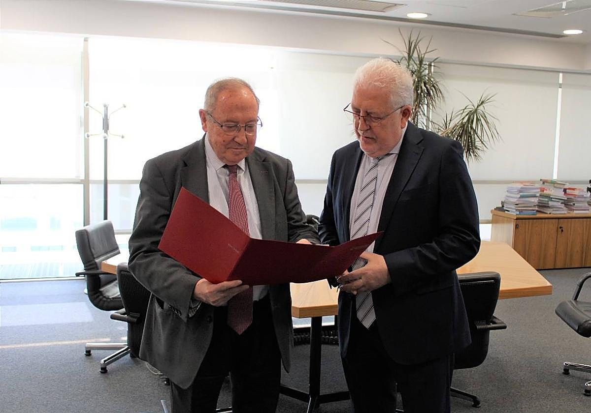 José Luis Bonet y José María Villén, presidentes de la Cámara de Comercio de España y de la de Linares, respectivamente.