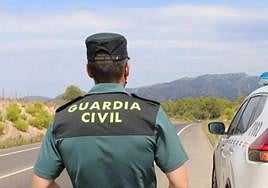 Atraviesa 'a toda velocidad' Arroyo del Ojanco para esquivar a la Guardia Civil