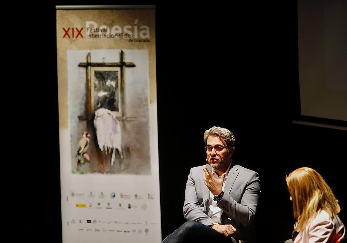 Un momento de la charla con Máximo Huerta, que cerró la jornada del martes en el Centro Lorca.