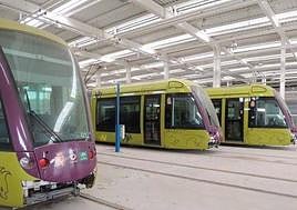 Tranvías aparcados desde hace 12 años en sus cocheras.