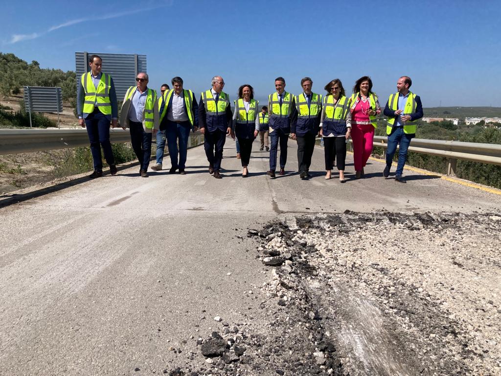 Obras en la carretera entre Arjona y Marmolejo.