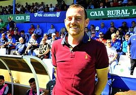 Alberto González en el banquillo de Linarejos.