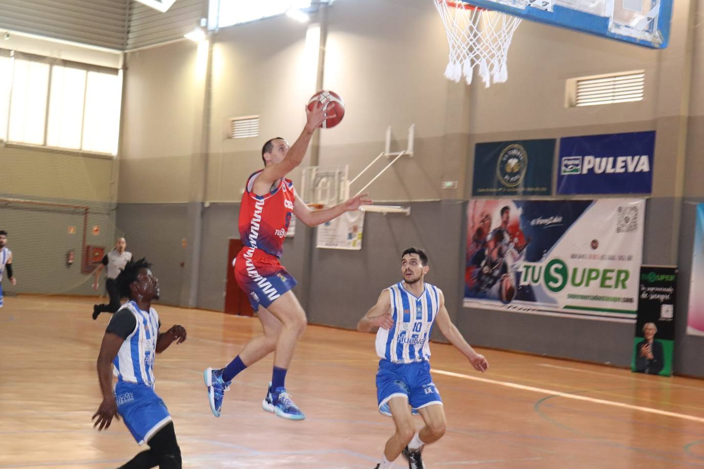 Bandeja de Antonio Mir en el partido de ida.