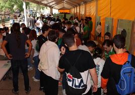 Alumnos de Primaria y Secundaria de la provincia, durante la primera jornada de AmBioBlitz.