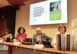María Isabel Cabrera, Pilar Aranda, Enrique Viedma y Cándida Martínez, en la presentación de la obra sobre los cinco siglos de la UGR.
