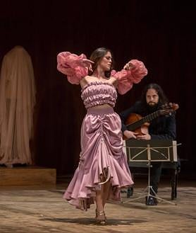 Imagen secundaria 2 - Diseños de Pablo Árbol para Patricia Guerrero.