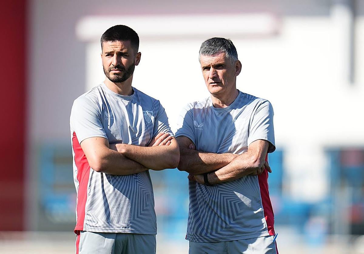 Fran Rico y José Luis Mendilibar, en un entrenamiento con el Sevilla.