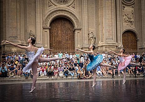 Imagen secundaria 1 - La danza de las Pasiegas