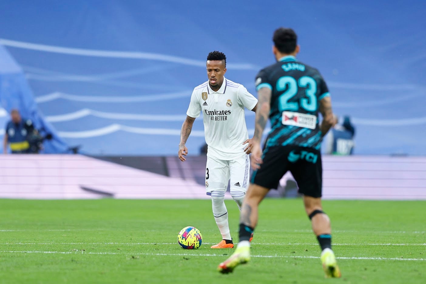 Robertone, como la UDA, tendrá que conseguir escapar del laberinto.