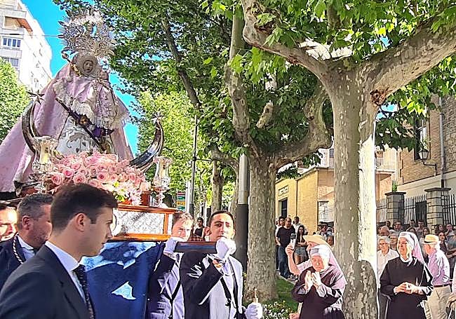 Al llegar a la Residencia de las Hermanitas de los Pobres.