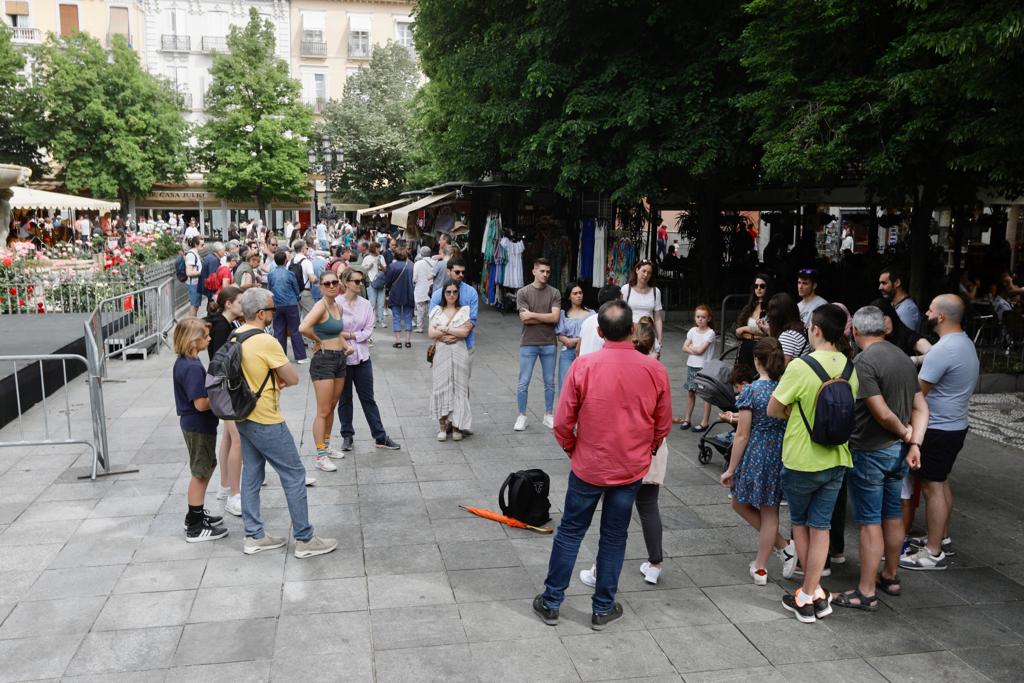 Granada, &#039;conquistada&#039; por los turistas en el puente