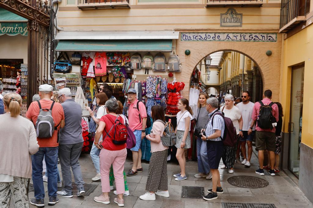 Granada, &#039;conquistada&#039; por los turistas en el puente