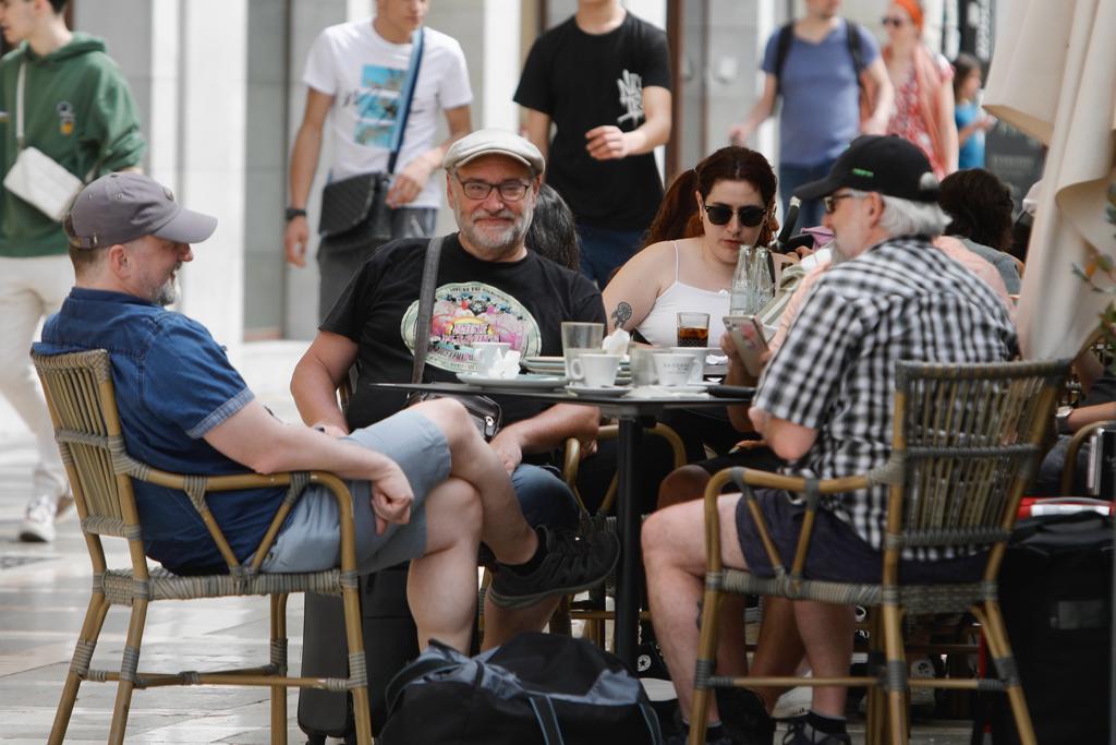 Granada, &#039;conquistada&#039; por los turistas en el puente