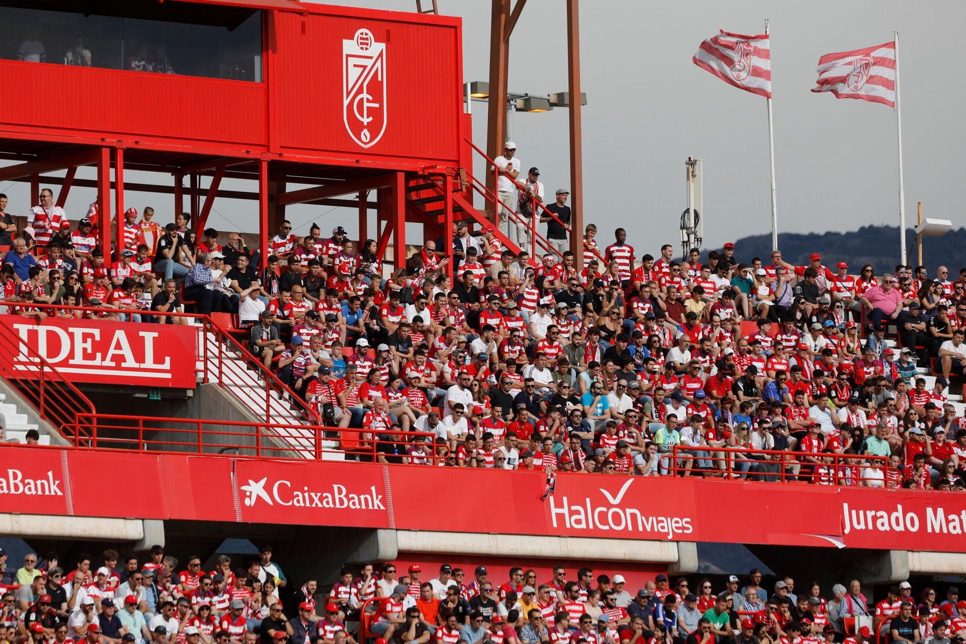 Encuéntrate en la grada en el Granada-Eibar