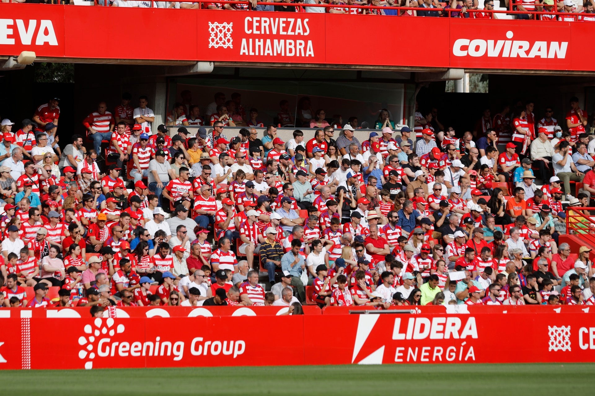 Encuéntrate en la grada en el Granada-Eibar