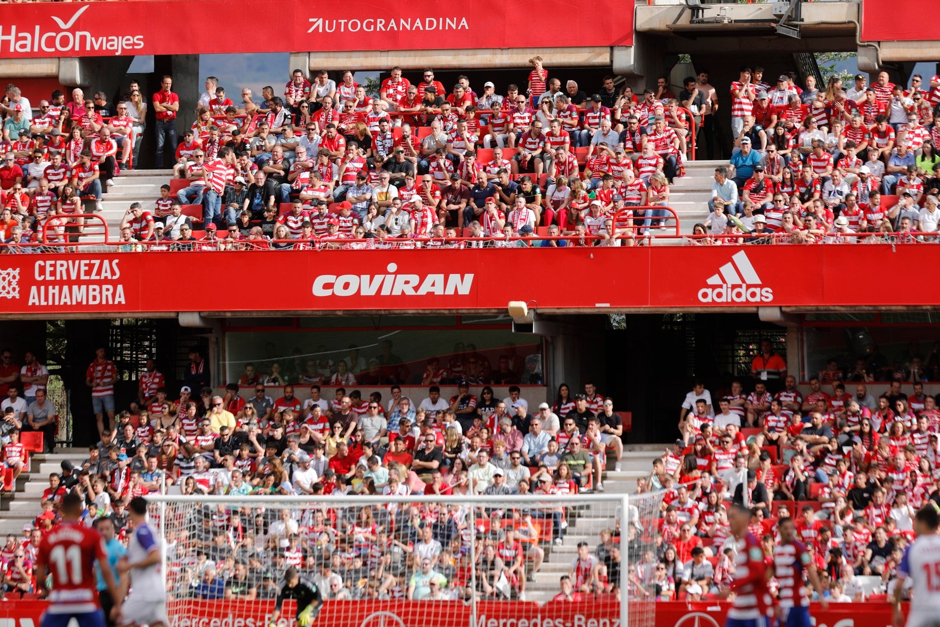 Encuéntrate en la grada en el Granada-Eibar