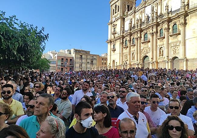 Aspecto de la Plaza de Santa María, ante la Catedral, en la tarde de este lunes.