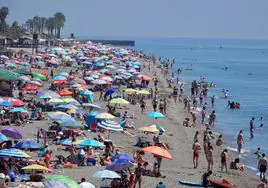 Ambiente en las playas de Granada este lunes.