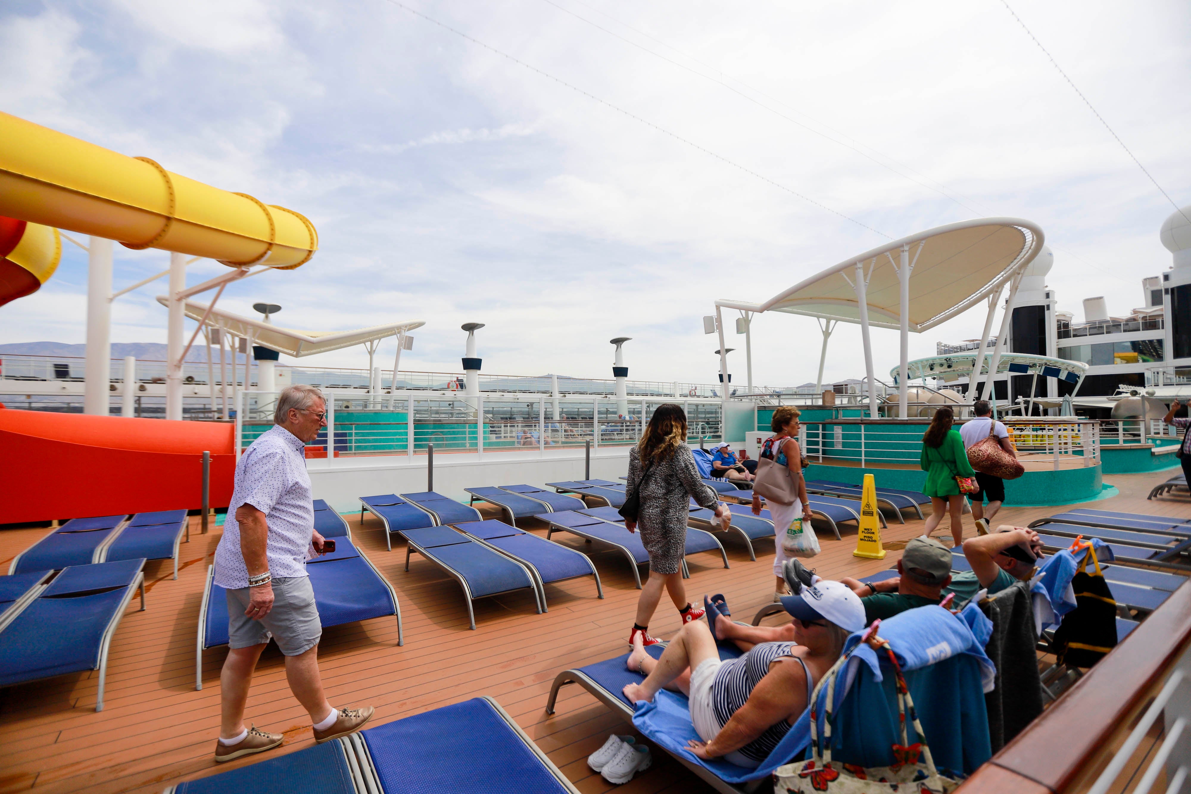 Las imágenes del crucero más grande atracado nunca en Motril