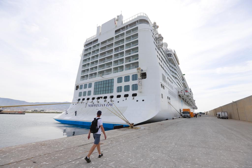 Las imágenes del crucero más grande atracado nunca en Motril